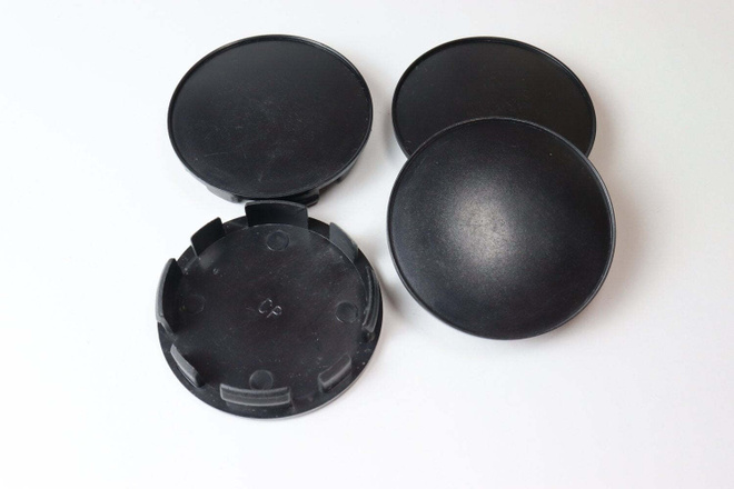 Yleismalliset vannekeskiöt – Musta / Kromi – 60mm (4kpl