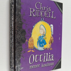 Chris Riddell : Ottilia menee kouluun - pikkukuva 1