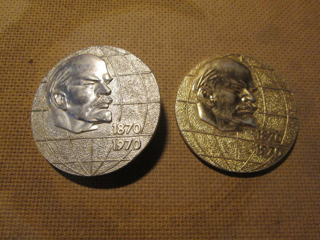 CCCP: kaksi Leninin 100-vuotis muistomitalia