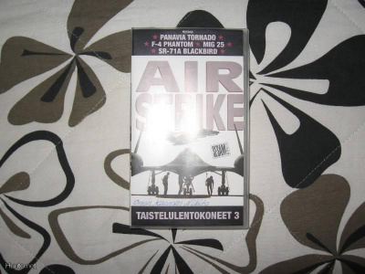 AIR STRIKE*TAISTELULENTOKONEET 3*Video/VHS