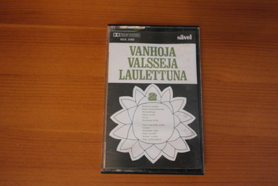 Vanhoja valsseja laulettuna 2. C-kasetti.