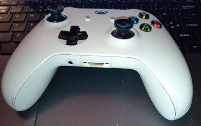 XBOX ONE S Ohjain