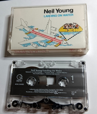 NEIL YOUNG Landing on Water C-KASETTI