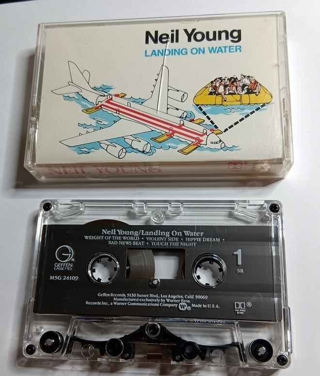NEIL YOUNG Landing on Water C-KASETTI