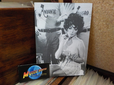 JOAN COLLINS NIMIKIRJOITUS