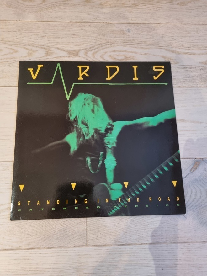 Vardis maxisinkku 12” Standing in the Road