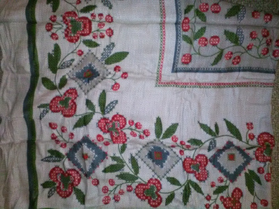 RETRO punakukallinen juhlavampi pöytäliina 60-luvulta