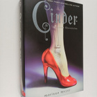 Marissa Meyer : Cinder - pikkukuva 1