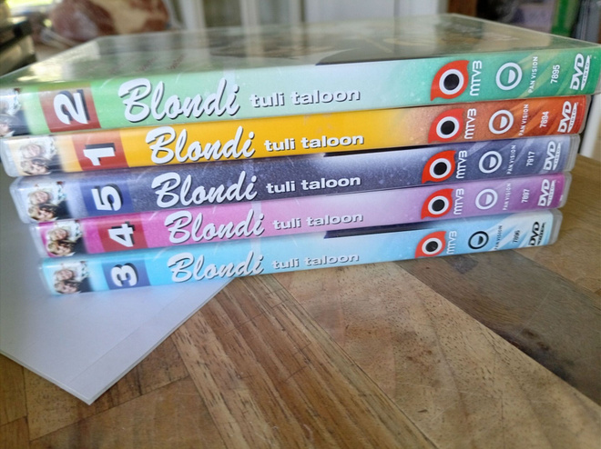 Blondi tuli taloon kaudet 1-5