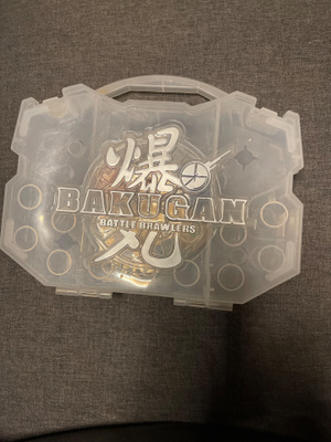 Aito Bakugan-salkku + 5 hahmoa (mukana neliö!)