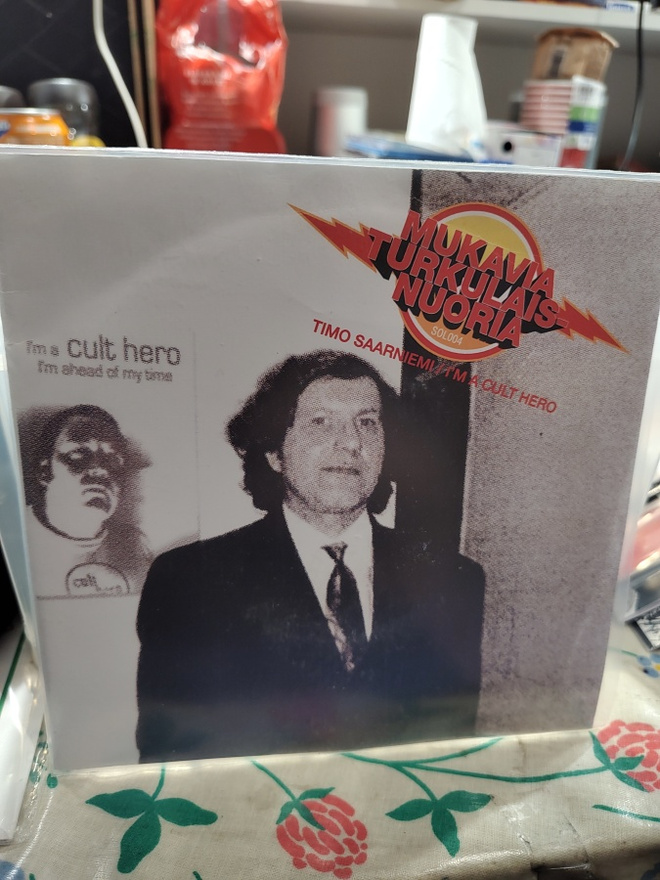 Mukavia turkulaisnuoria: Timo Saarniemi/Cult hero 7"