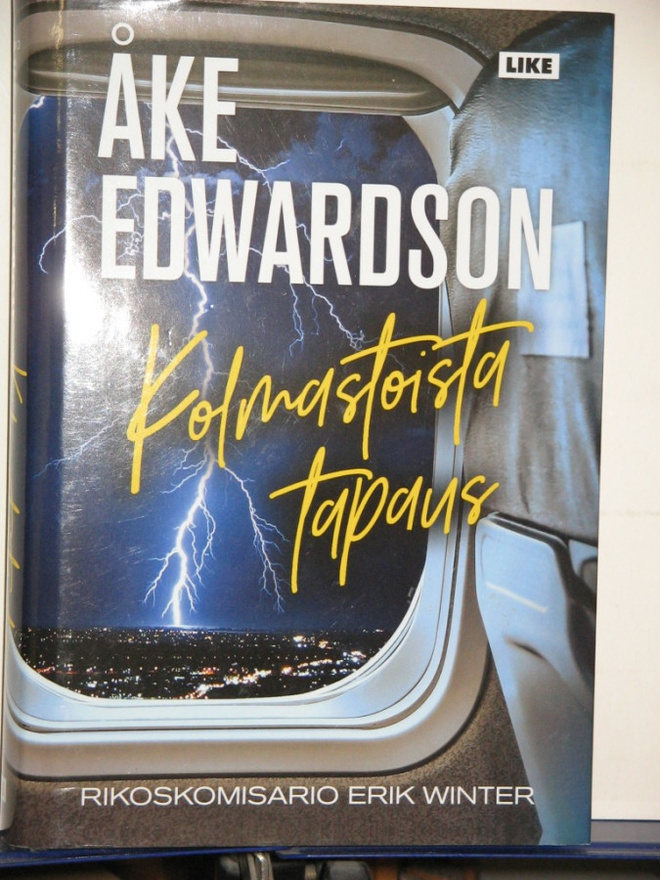 Åke Edwardson : Kolmastoista tapaus
