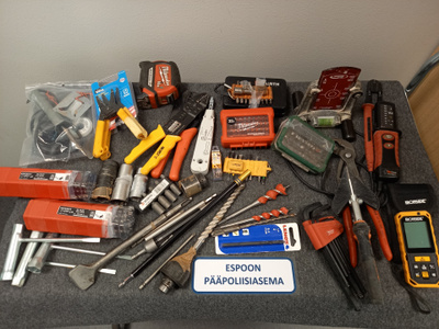 [T3233] Laatikko 2 työkaluja
