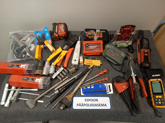 [T3233] Laatikko 2 työkaluja
