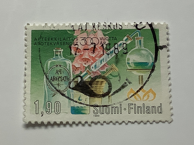 1083 / 1989 Apteekkilaitos o leimattu