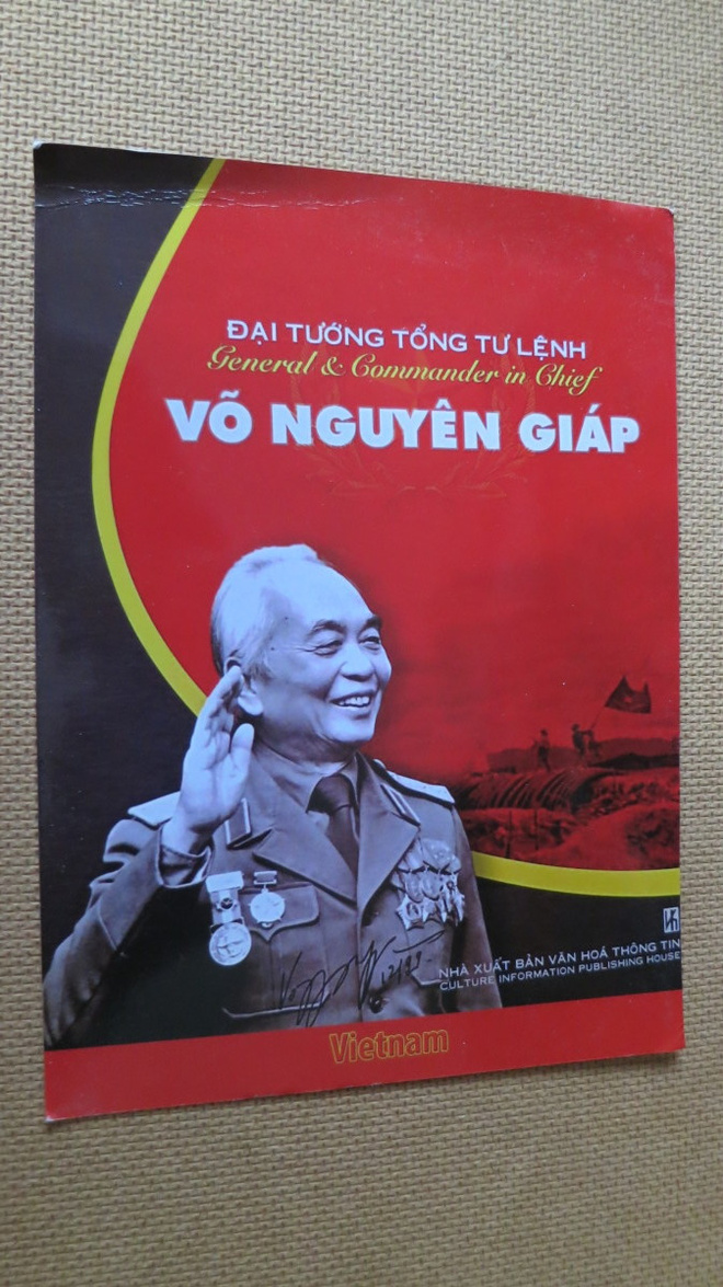 Vietnam: propagandapostikortti - Nguyen Giap