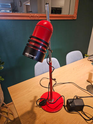 Atelje lyktan valmistama retro-pöytävalaisin.