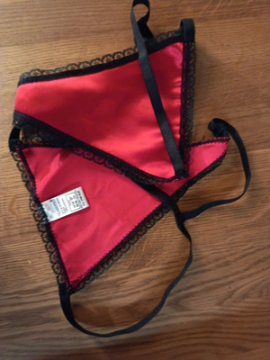 Punaiset pitsireunaiset G-stringit, 2 kpl, Uudet lapuilla
