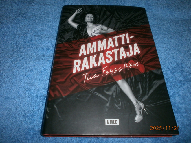 TIIA FORSSTRÖM  -  AMMATTIRAKASTAJA