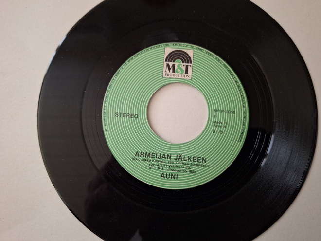 AUNI - ARMEIJAN JÄLKEEN 7 " Single