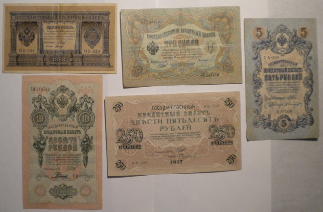 Venäjä setelit 1, 3, 5, 10 ja 250 ruplaa kl n. 3-6