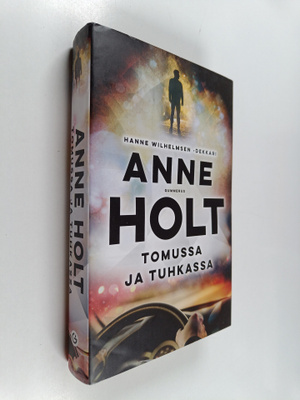 Anne Holt : Tomussa ja tuhkassa