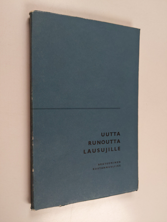 Uutta runoutta lausujille : valikoima modernia suomalaist...