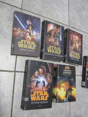 5 STAR WARS KIRJAA KERRALLA