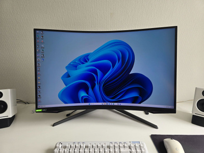32" Samsung Odyssey G7 - 2560x1440 (QHD) - 240Hz