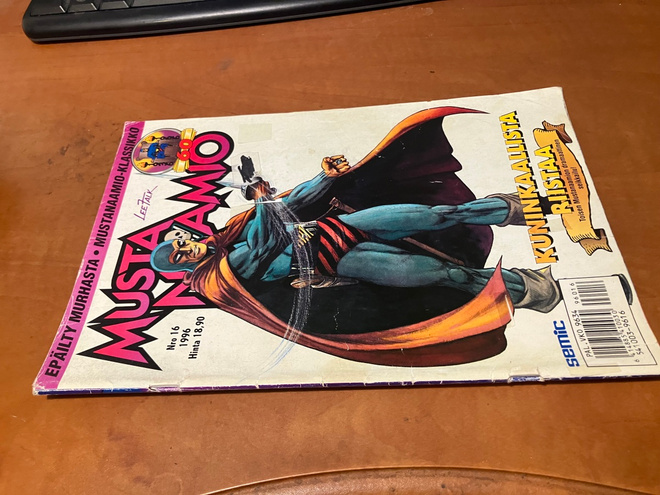 MUSTANAAMIO 16/1996