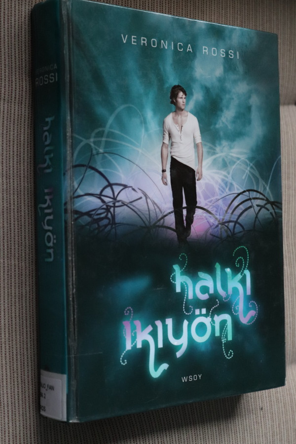 Veronica Rossi : Halki ikiyön ( 1.p. 2013 k.po)
