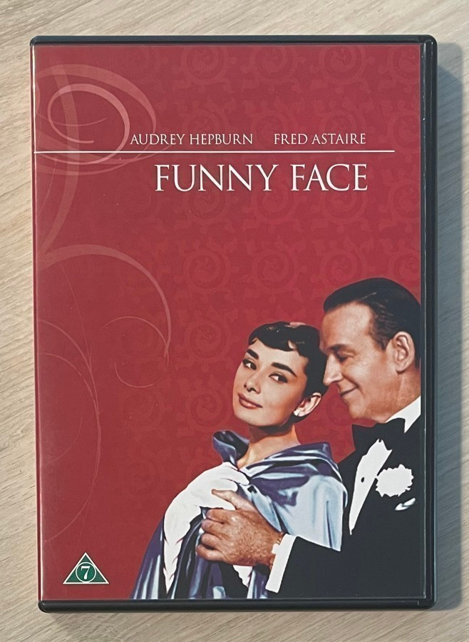 Rakastunut Pariisissa (1957) Audrey Hepburn (UUSI)