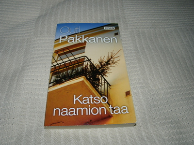 Outi Pakkanen Katso naamion taa -pok