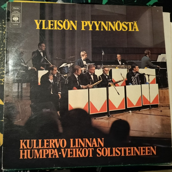 K.LINNAN HUMPPA-VEIKOT SOLISTEINEEN-YLEISÖN PYYNNÖSTÄ-LP,CBS