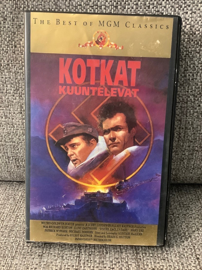 KOTKAT KUUNTELEVAT  (CLINT EASTWOOD)  VHS