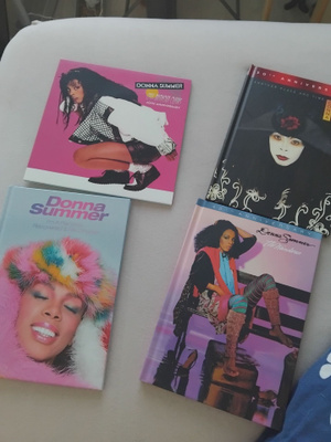 Donna Summer: 4 deluxe levyä