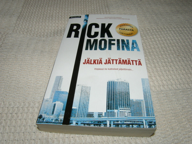 Rick Mofina Jälkiä jättämättä   -pok