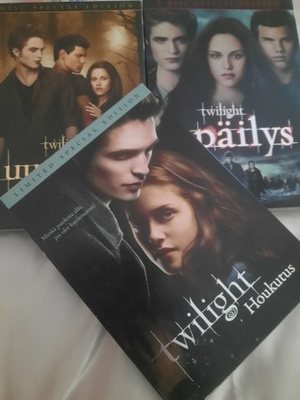TWILIGHT: HOUKUTUS, UUSIKUU, EPÄILYS