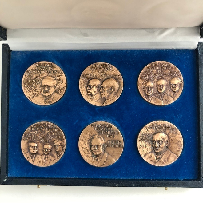 Nobel palkitut 1978 - pronssinen mitalisarja