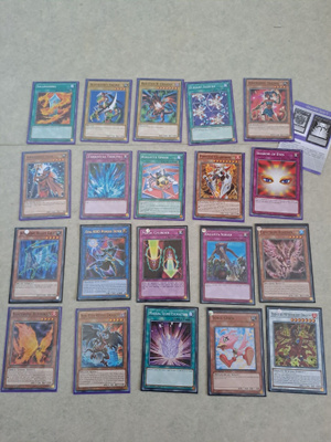 20 kpl Yu-Gi-Oh kortteja