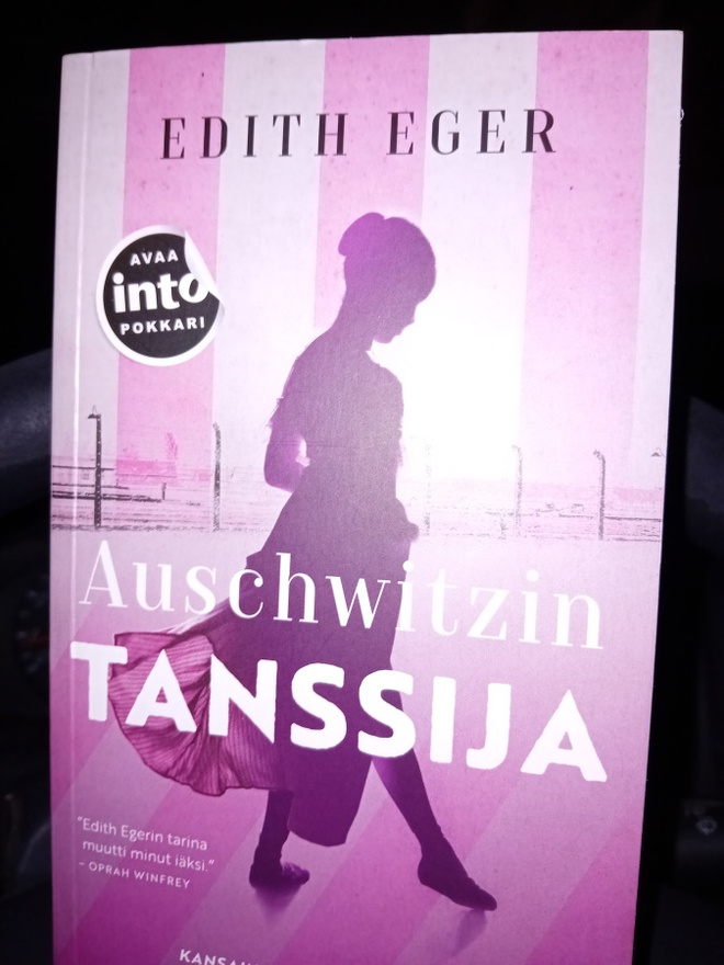 Eger : Auschwitzin tanssija  ( SIS POSTIKULU  )