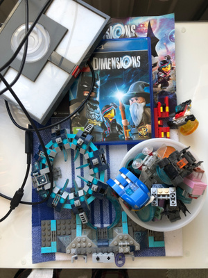 PS4: Lego Dimensions + oheistuotteita. 2015.