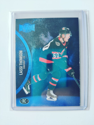 Lassi Thomson 21-22 Metal Universe Rookie Blue Spectrum