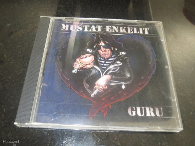Mustat Enkelit-Guru