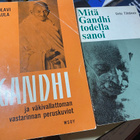 Gandhi x 2 - pikkukuva 1