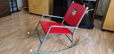 Lasten vanha keinutuoli (Retro)