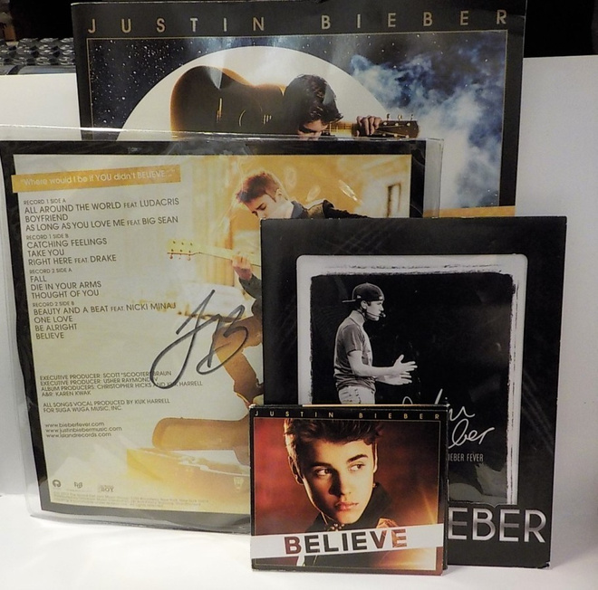 JUSTIN BIEBER BELIEVE-SETTI: 2LP, CD, KIRJA, KUVA+ NIMMARI w