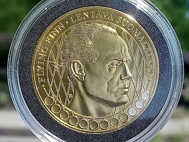 Paavo Nurmi  - 1920- 1924 - 1928. Kullanvärinen mitali kapse