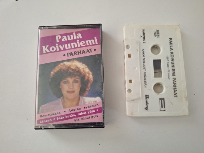 PAULA KOIVUNIEMI - PARHAAT c-kasetti ( mm. ROMANTIIKKAA )