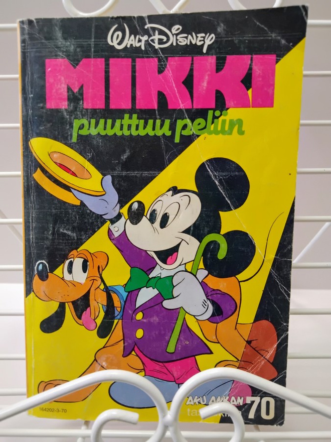 Aku Ankan taskukirja 70 Mikki puuttuu peliin 1.p